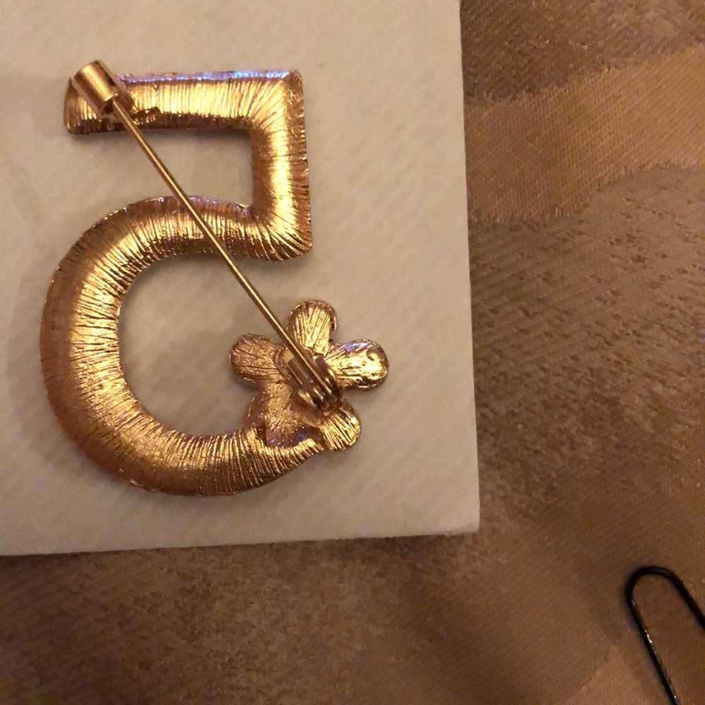 Beautiful 5 Rhinestone Brooch - Picture 2 of 3